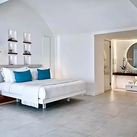 Nikki & Santorini فندق ثيرا