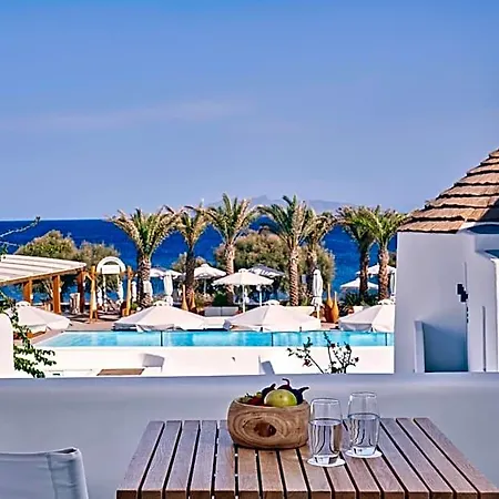 Nikki & Santorini 5*