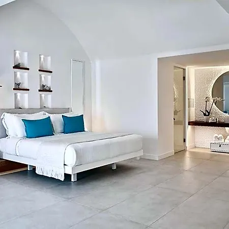 Nikki & Santorini فندق ثيرا