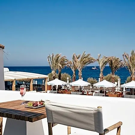 Nikki & Santorini فندق ثيرا