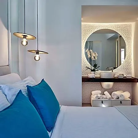 Nikki & Santorini فندق ثيرا